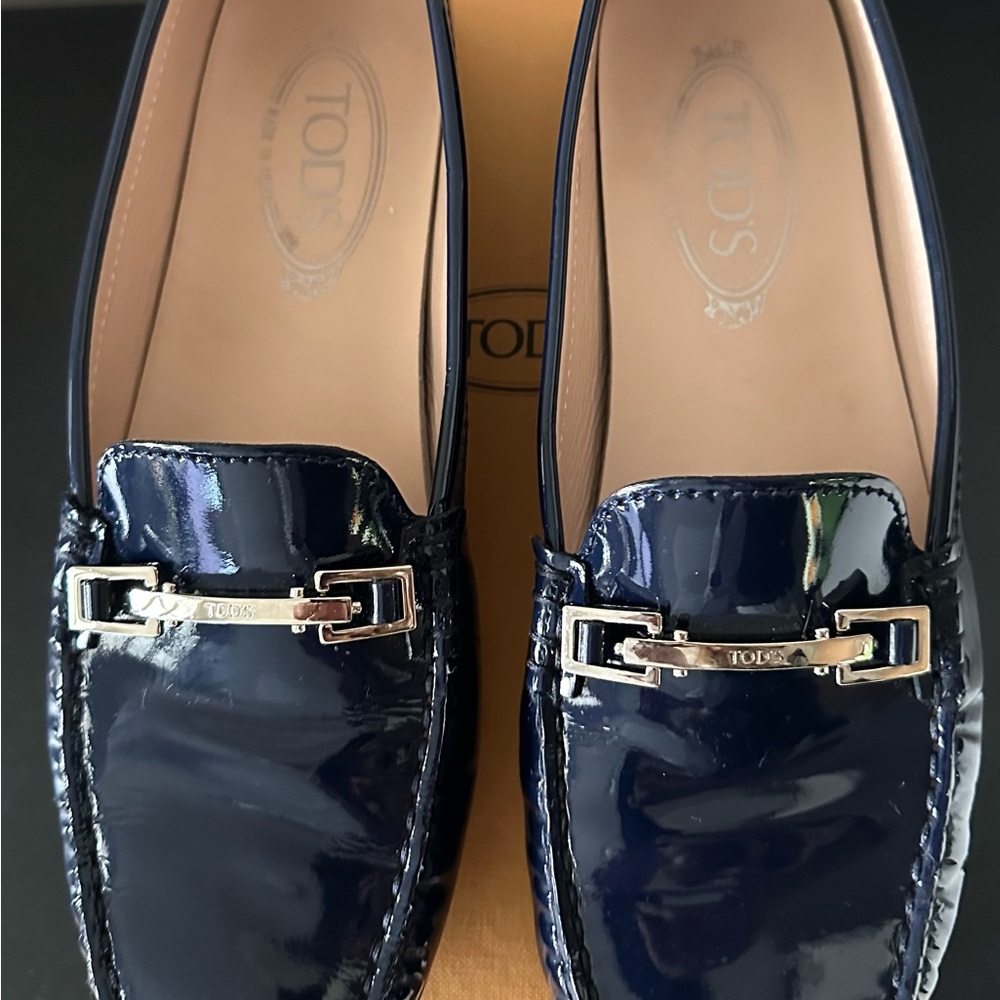TOD’S Gommino Patent Leather Loafers Navy Blue Size 39 - Excellent Condition box - Picture 2 of 11